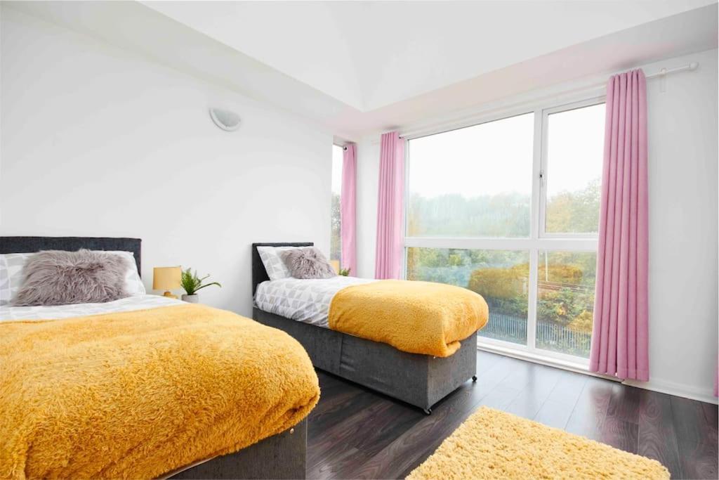 Dellehomes- Free Parking, Wfh, Family-Friendly Manchester Bagian luar foto