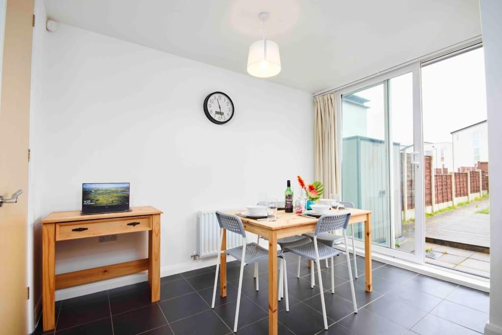 Dellehomes- Free Parking, Wfh, Family-Friendly Manchester Bagian luar foto
