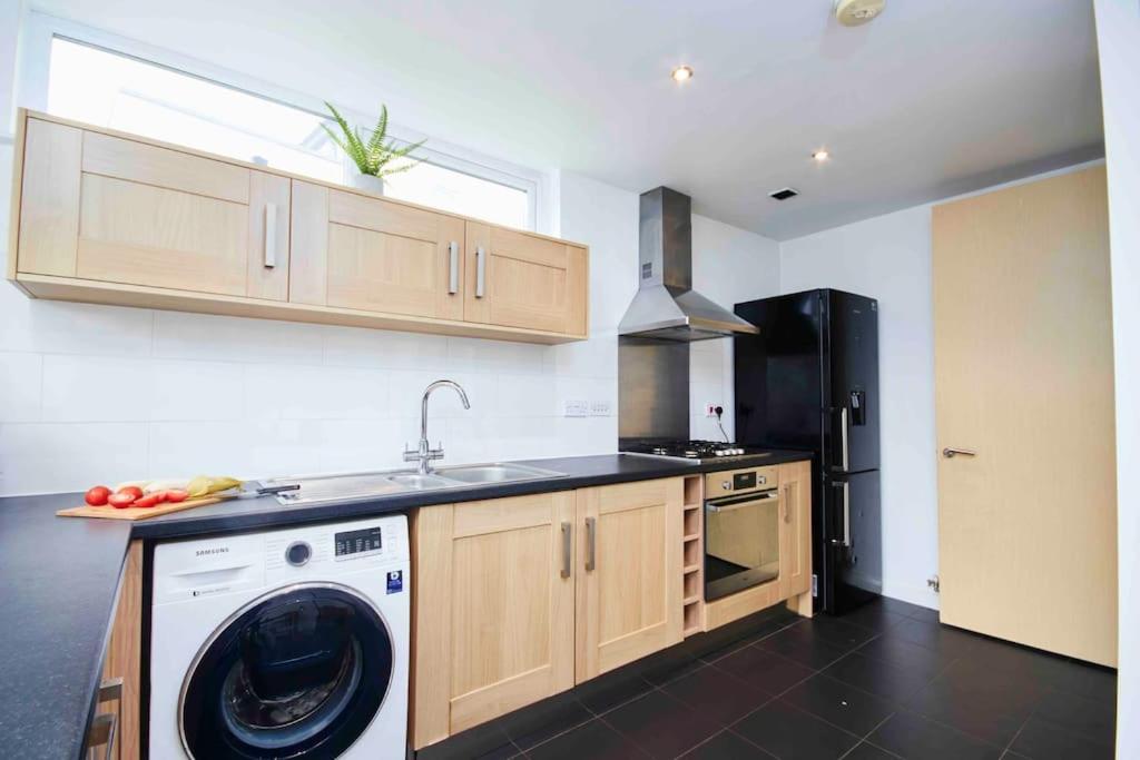 Dellehomes- Free Parking, Wfh, Family-Friendly Manchester Bagian luar foto
